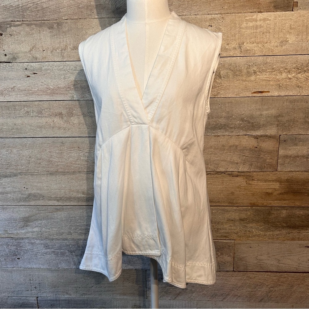 COS women’s white sleeveless pleated empire waist v-neck blouse in size 36